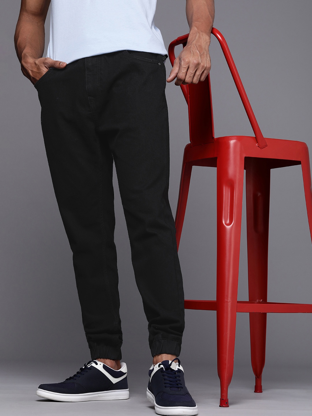 

WROGN Men Mid-Rise Jogger Jeans With Drawstring Elasticated Closure, Black