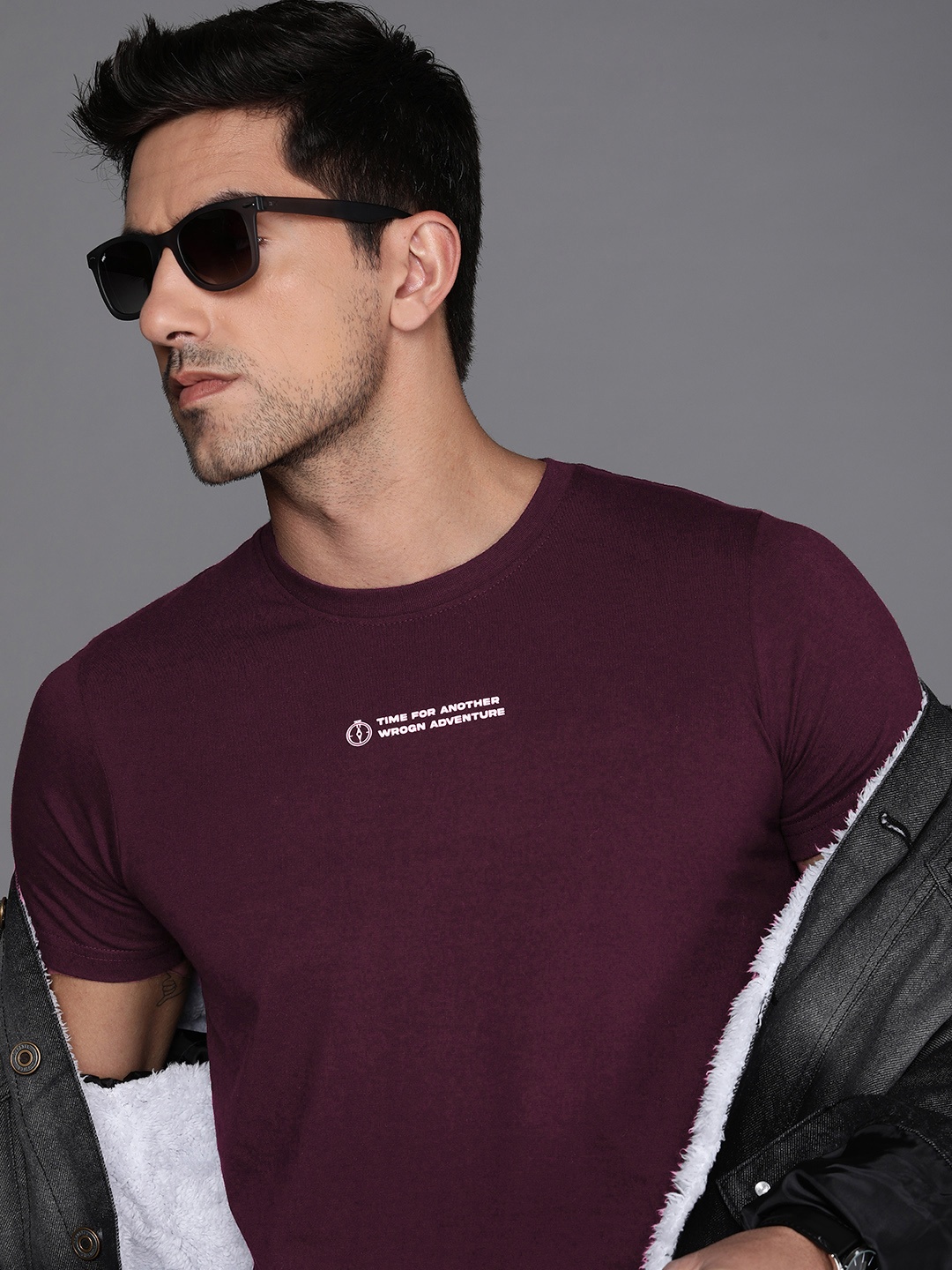 

WROGN Men Solid Round Neck T-shirt With Typography Detail, Burgundy