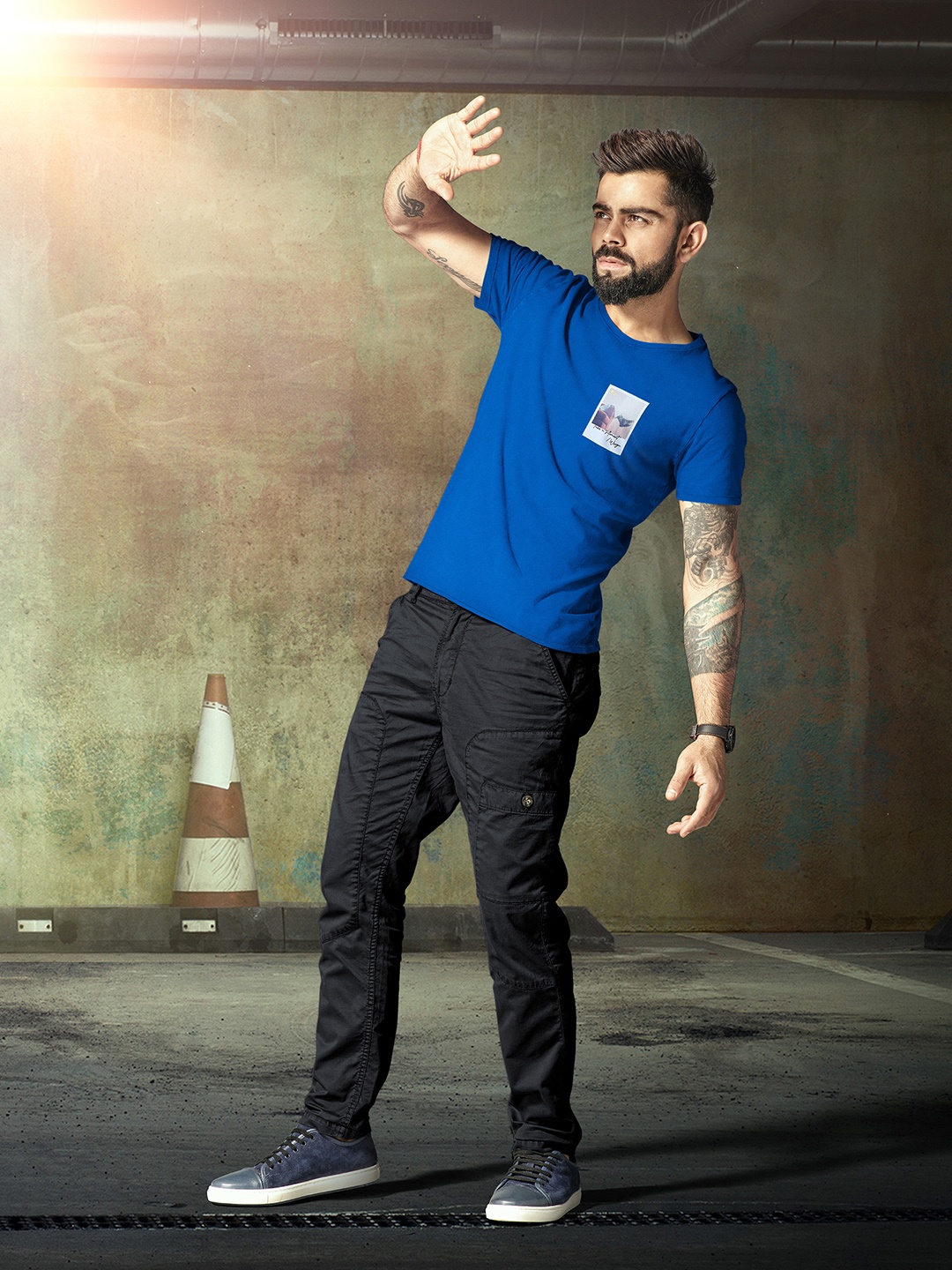 

WROGN Round Neck Graphic Printed Pure Cotton Slim Fit T-shirt, Blue