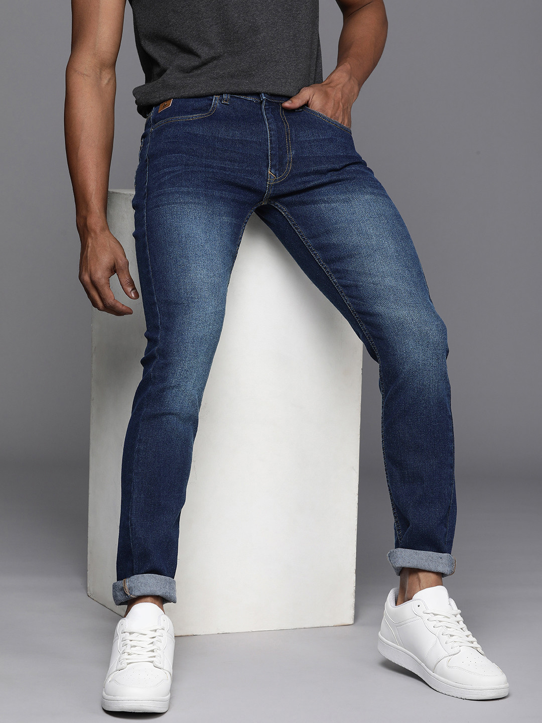 

WROGN Men Blue Skinny Fit Heavy Fade Stretchable Mid-Rise Jeans