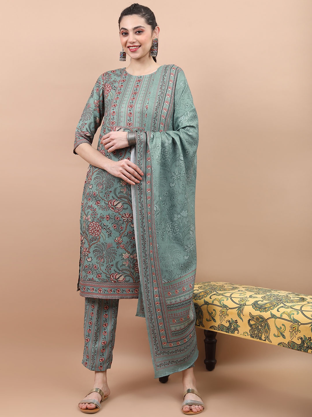 

Vishudh Floral Printed Kurta with Trousers & Dupatta, Turquoise blue