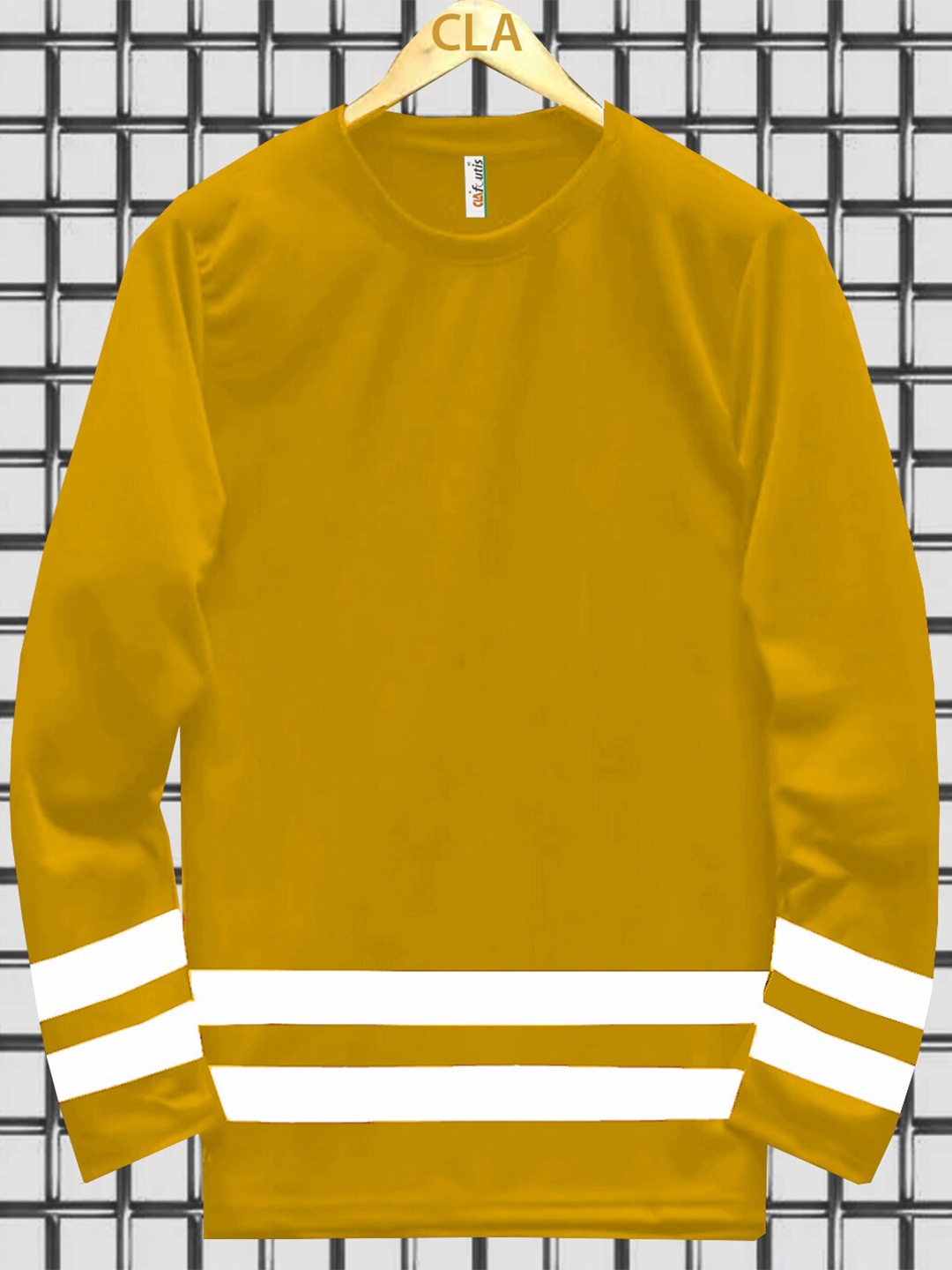 

CLAFOUTIS Men Yellow Checked V-Neck Applique T-shirt