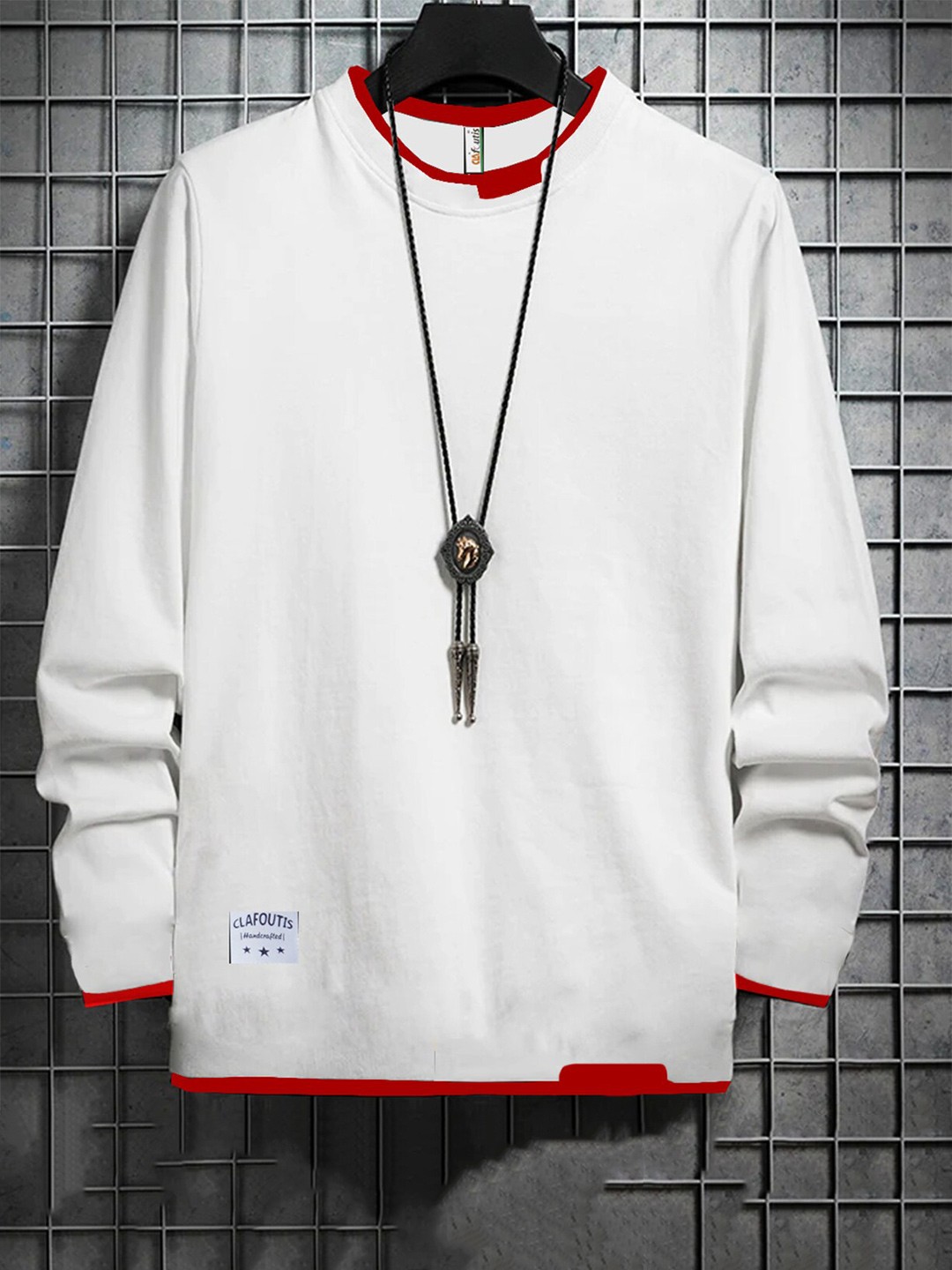 

CLAFOUTIS Men White Henley Neck Applique T-shirt