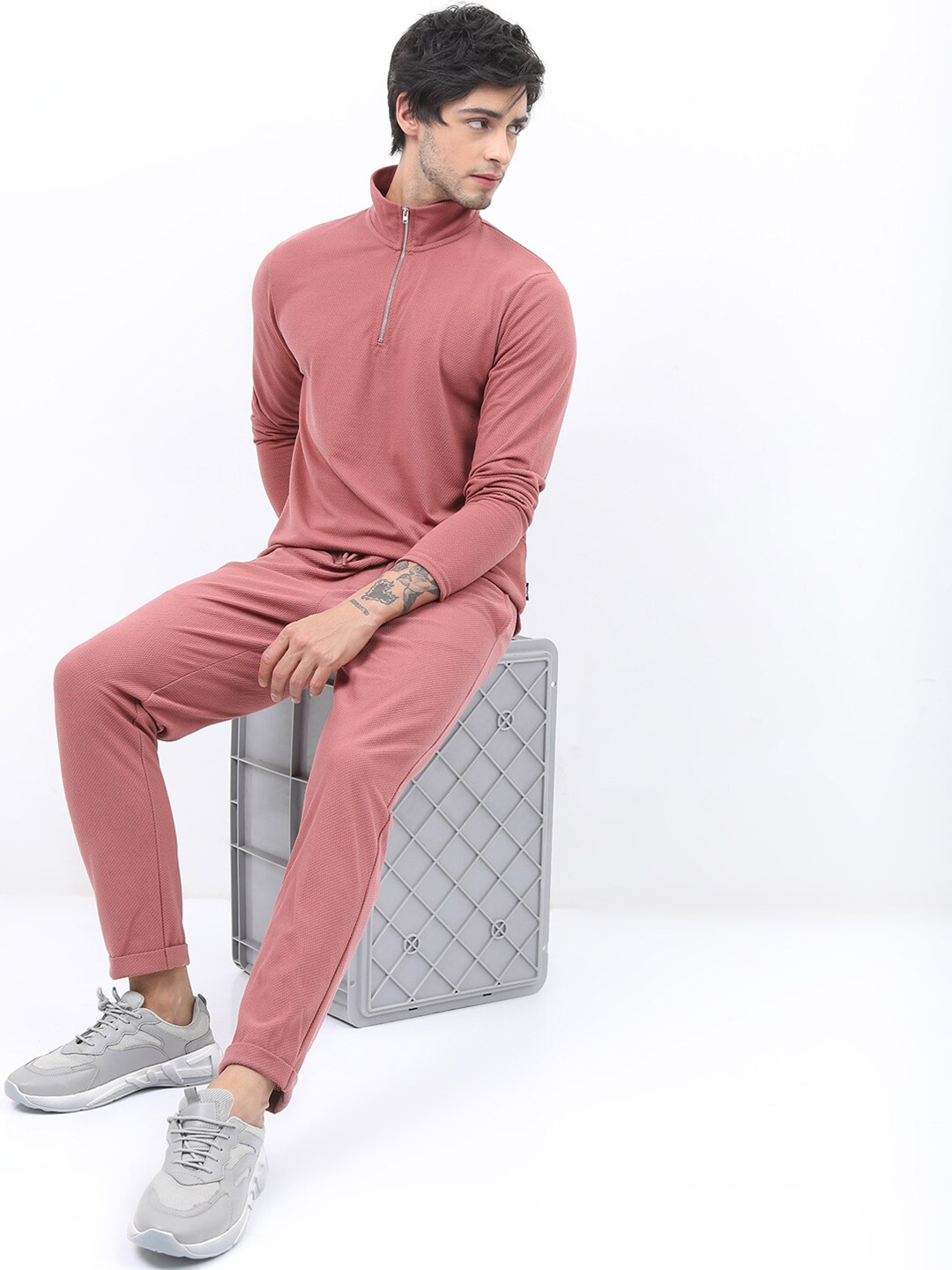 

HIGHLANDER Men Popcorn Structured High Neck T-shirt, Pink
