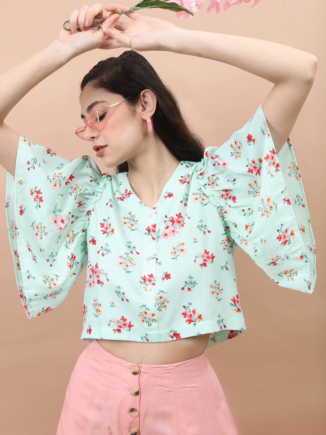 

Vishudh Flared Sleeves Floral Printed Crop Top, Green