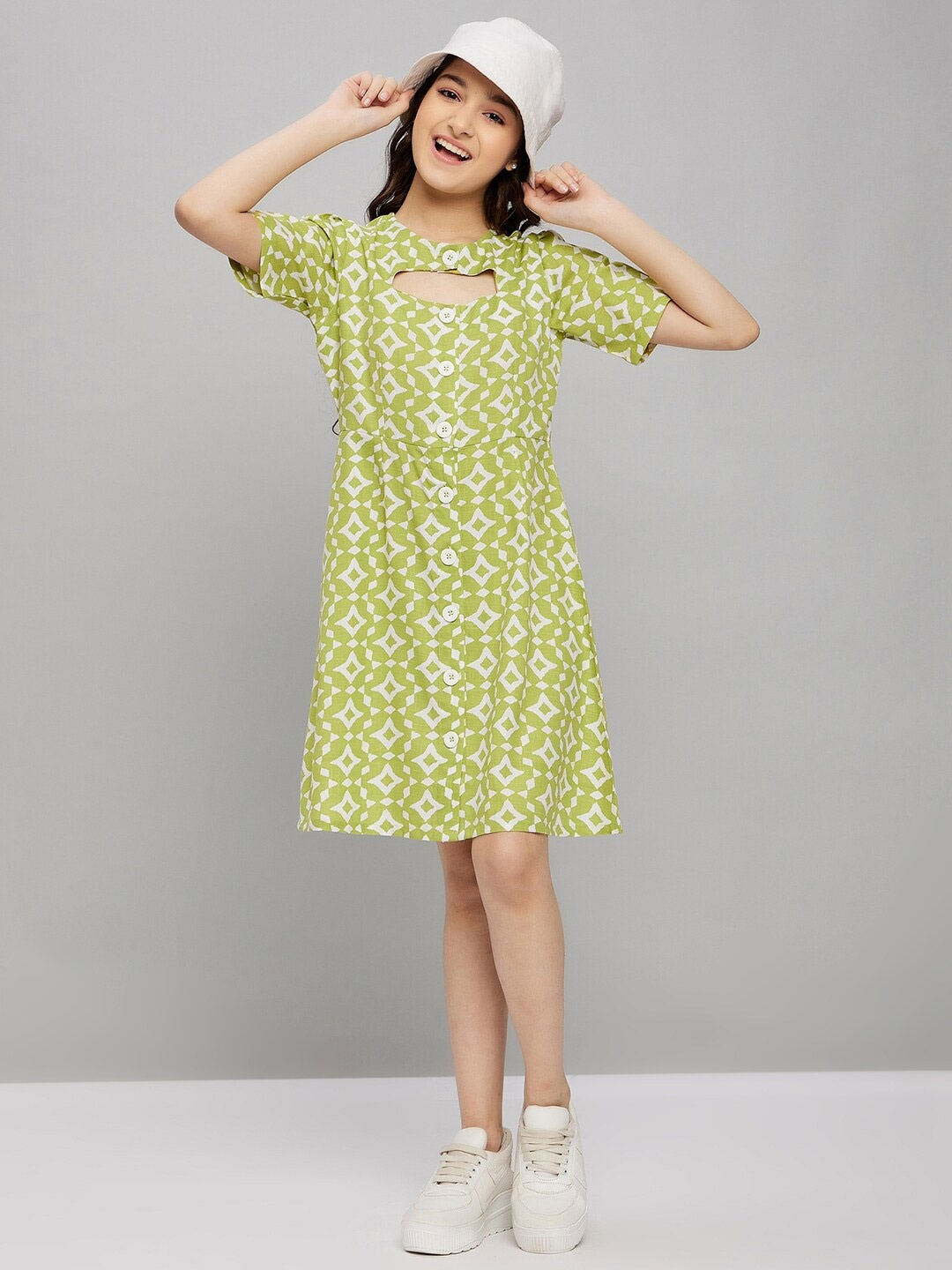 

Stylo Bug Girls Geometric Printed Keyhole Neck A-Line Dress, Lime green