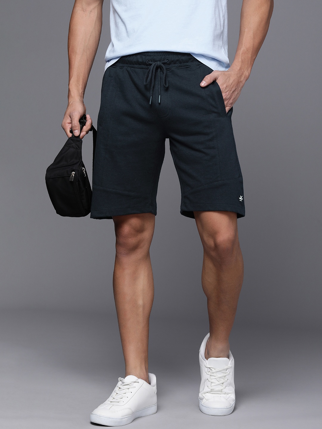 

WROGN Men Mid-Rise Shorts With Drawstring Closure, Navy blue
