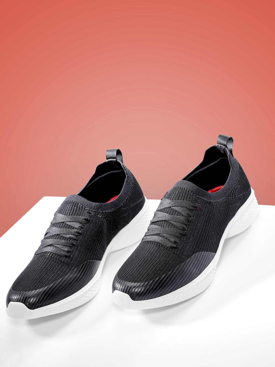 

HRX by Hrithik Roshan Men Solid Running Shoes, Black