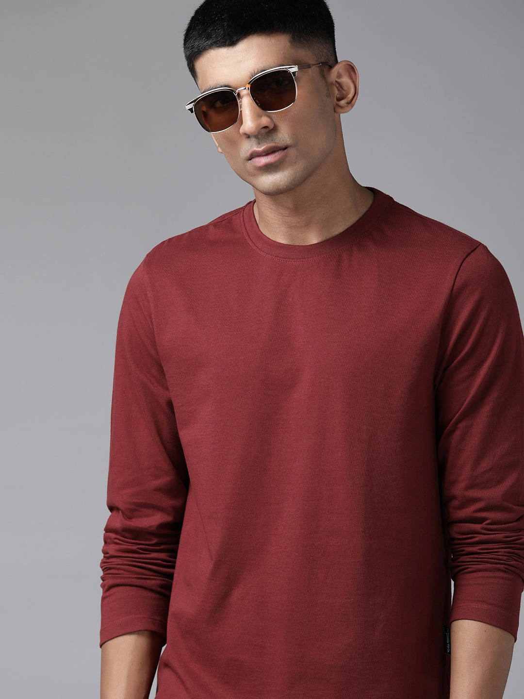 

The Roadster Lifestyle Co. Men Solid Long Sleeves Pure Cotton T-shirt, Maroon