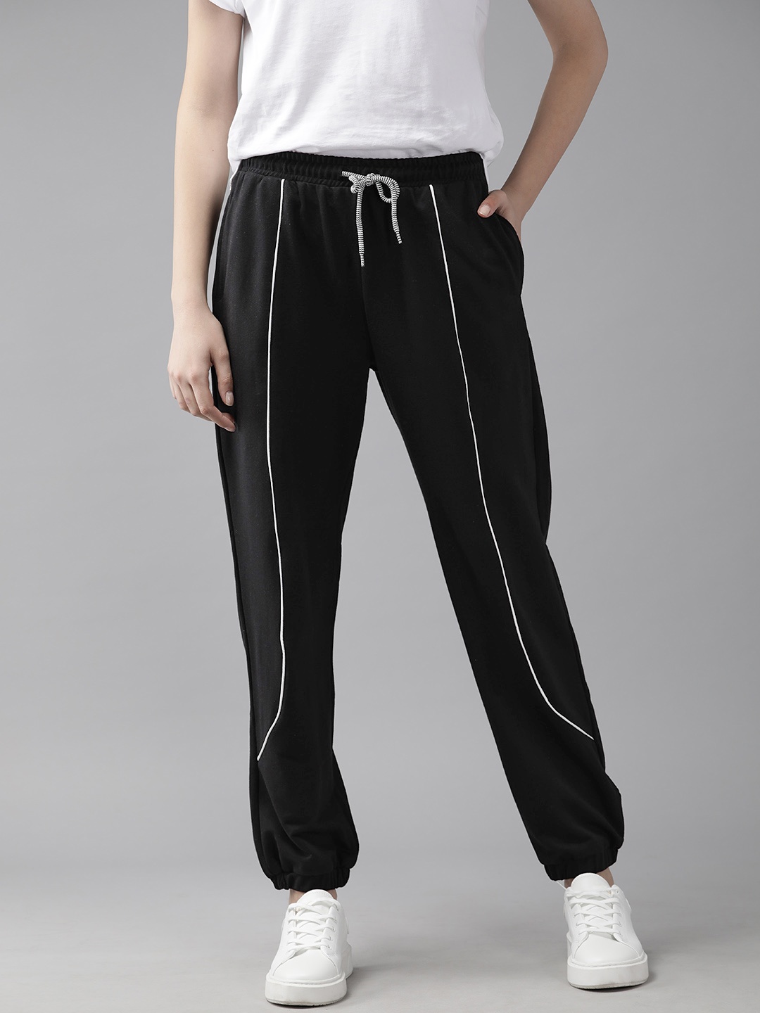 

The Roadster Lifestyle Co. Women Contrast Piping Joggers, Black