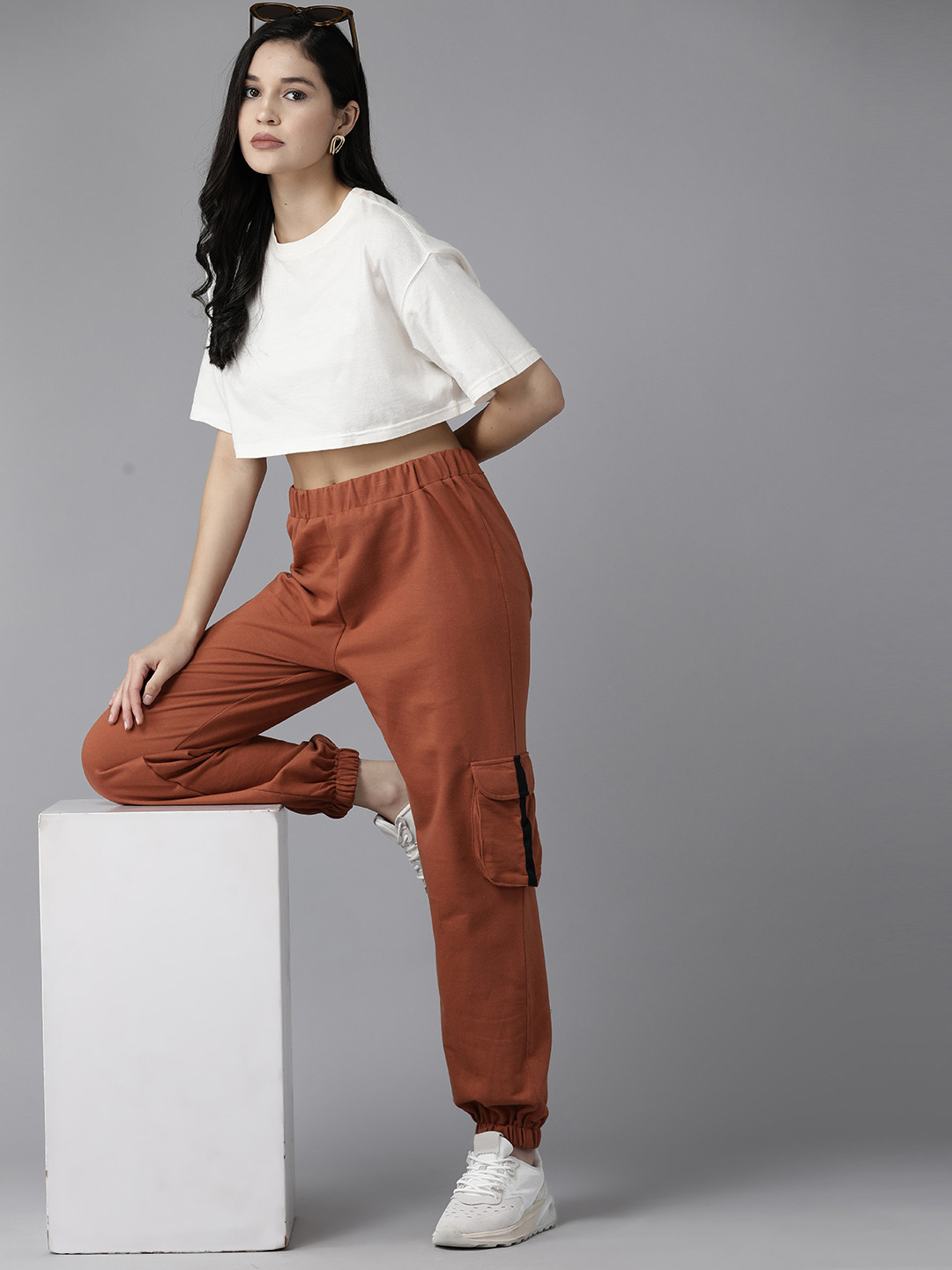 

The Roadster Lifestyle Co.Women Cargo Style Joggers, Rust