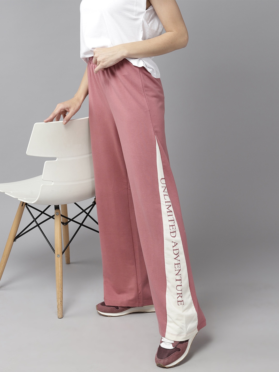

The Roadster Lifestyle Co .Women Colourblock & Typo Detail Regular Track Pants, Mauve