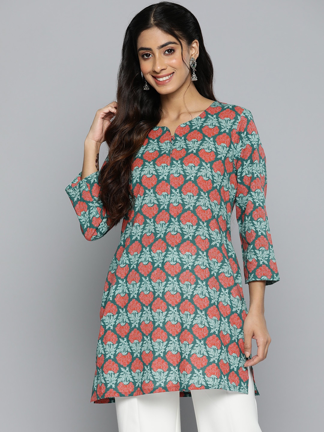

HERE&NOW Floral Printed V-Neck Pure Cotton Kurti, Green