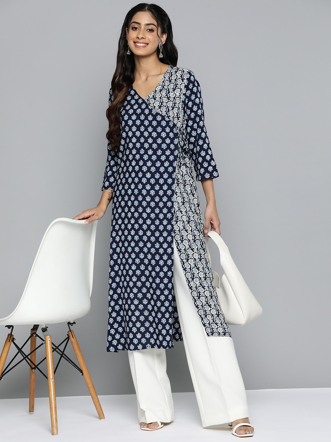 

HERE&NOW Floral Printed Angrakha Kurta, Navy blue