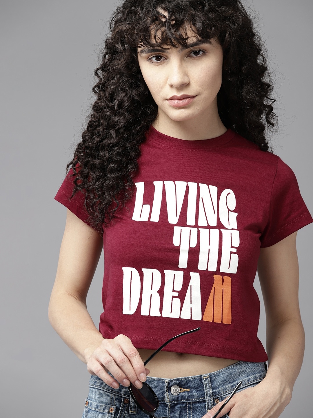 

The Roadster Lifestyle Co. Typography Printed Slim Fit Crop T-shirt, Maroon