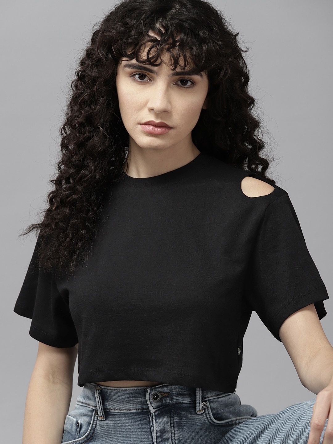 

The Roadster Lifestyle Co. Cold-Shoulder Crop T-shirt, Black