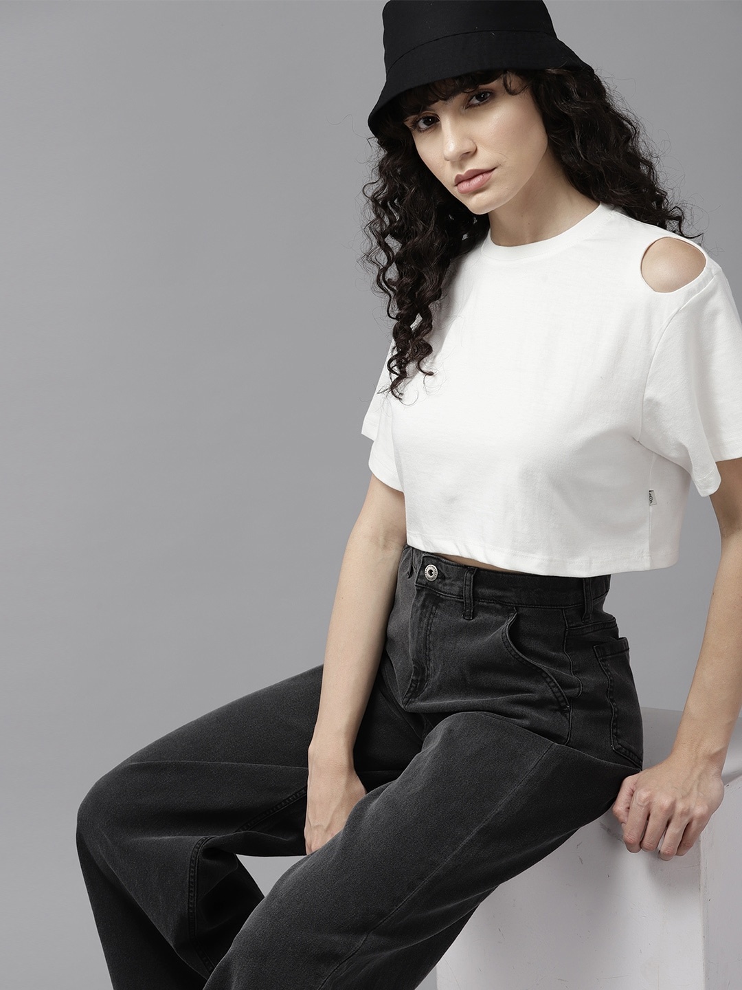 

The Roadster Lifestyle Co. Cold-Shoulder Crop T-shirt, White