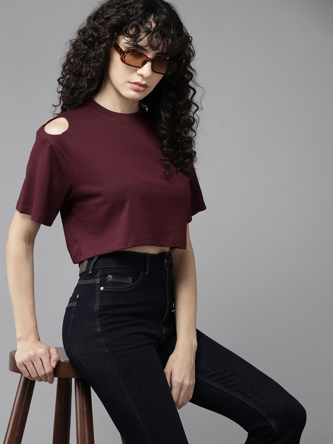 

The Roadster Lifestyle Co. Cold-Shoulder Crop T-shirt, Burgundy