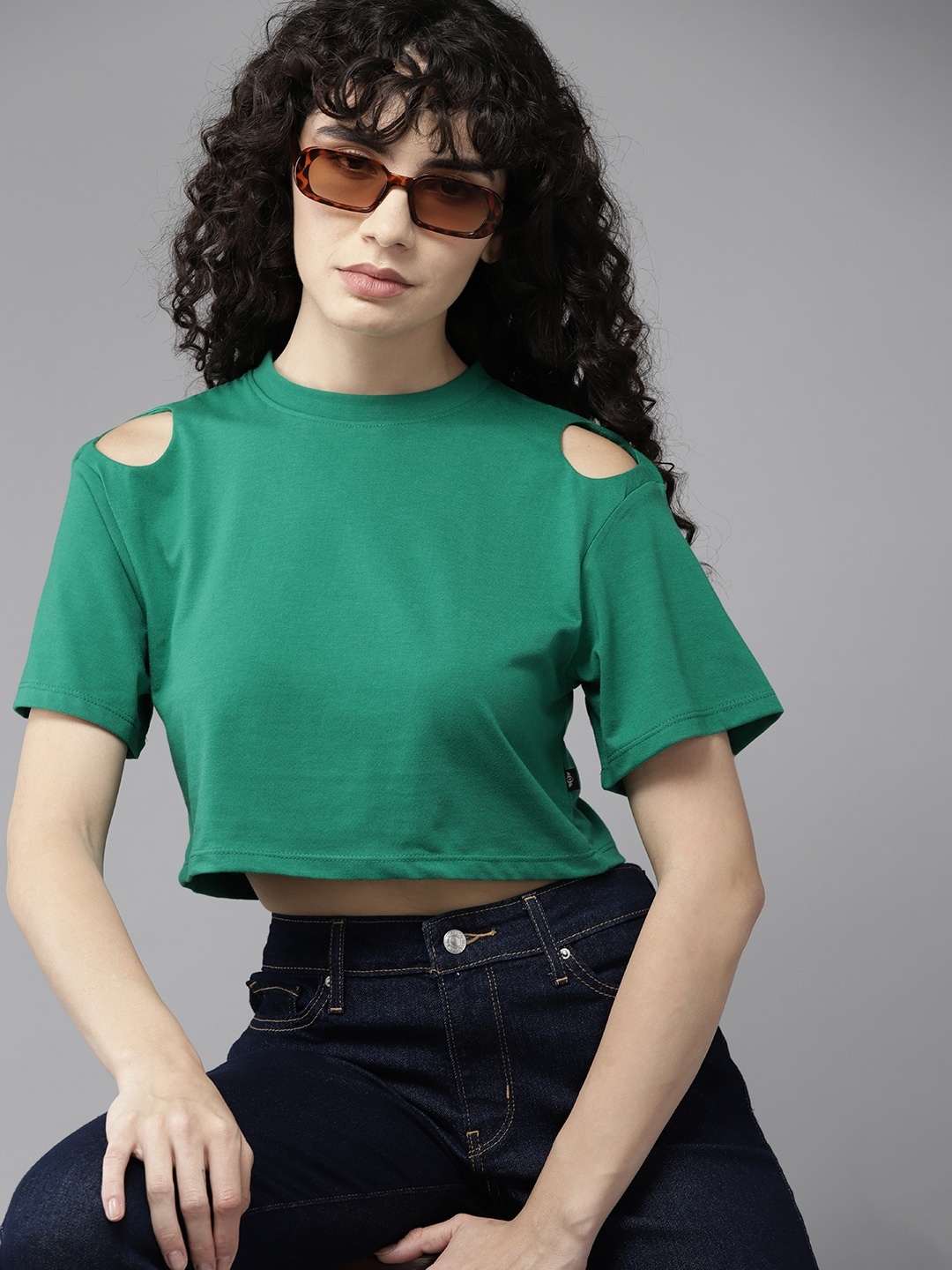 

The Roadster Lifestyle Co. Cold-Shoulder Crop T-shirt, Green