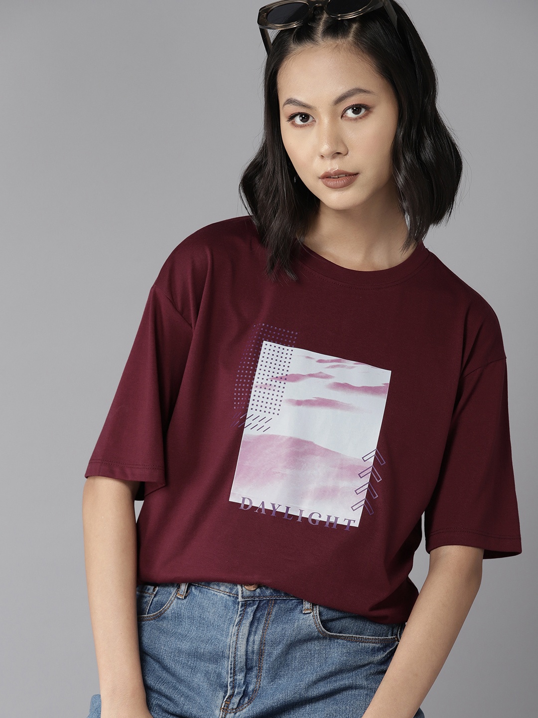 

The Roadster Lifestyle Co. Graphic Printed T-shirt, Maroon