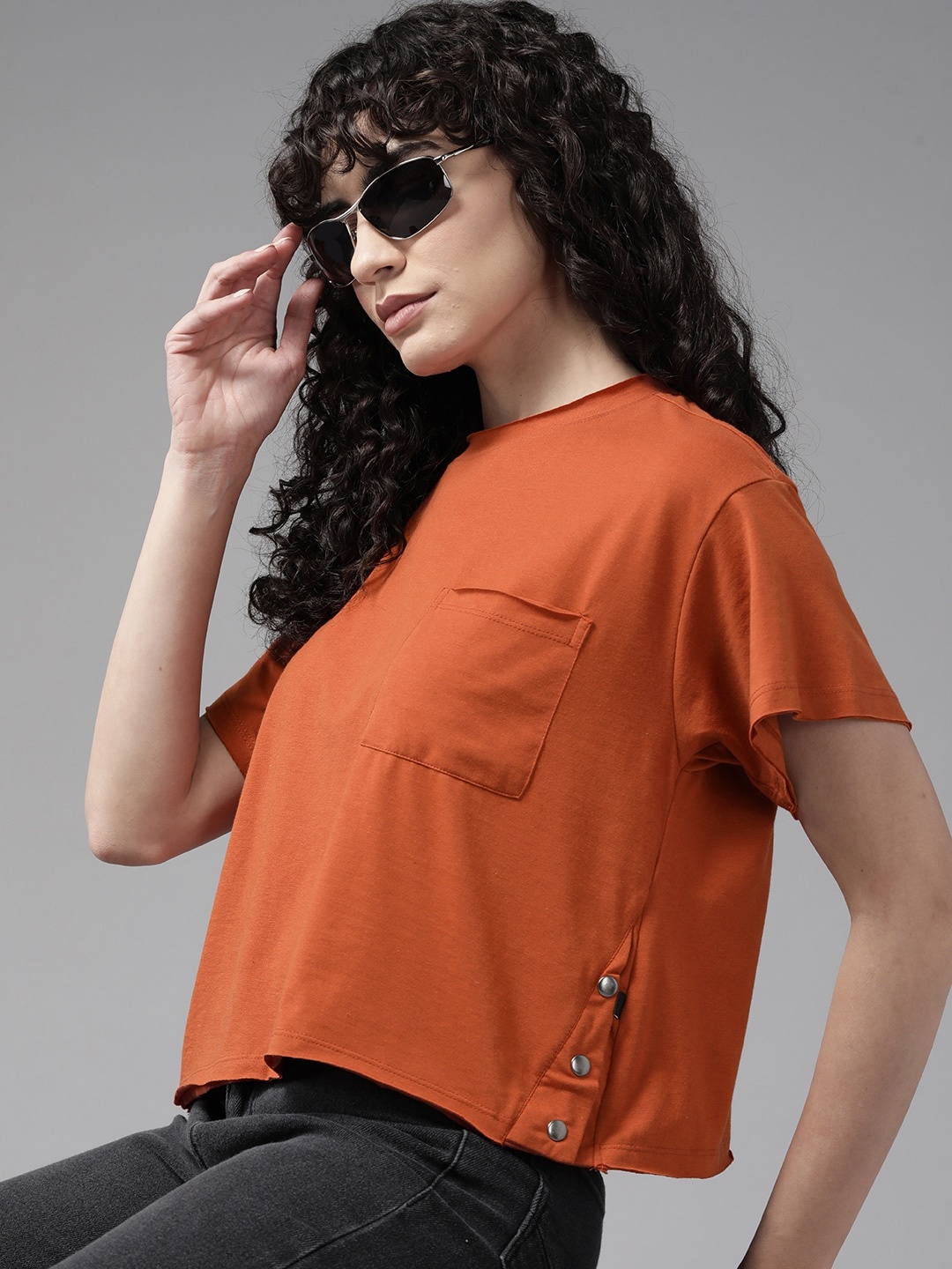 

The Roadster Lifestyle Co. Pocket & Button Detail Round Neck Regular T-shirt, Rust