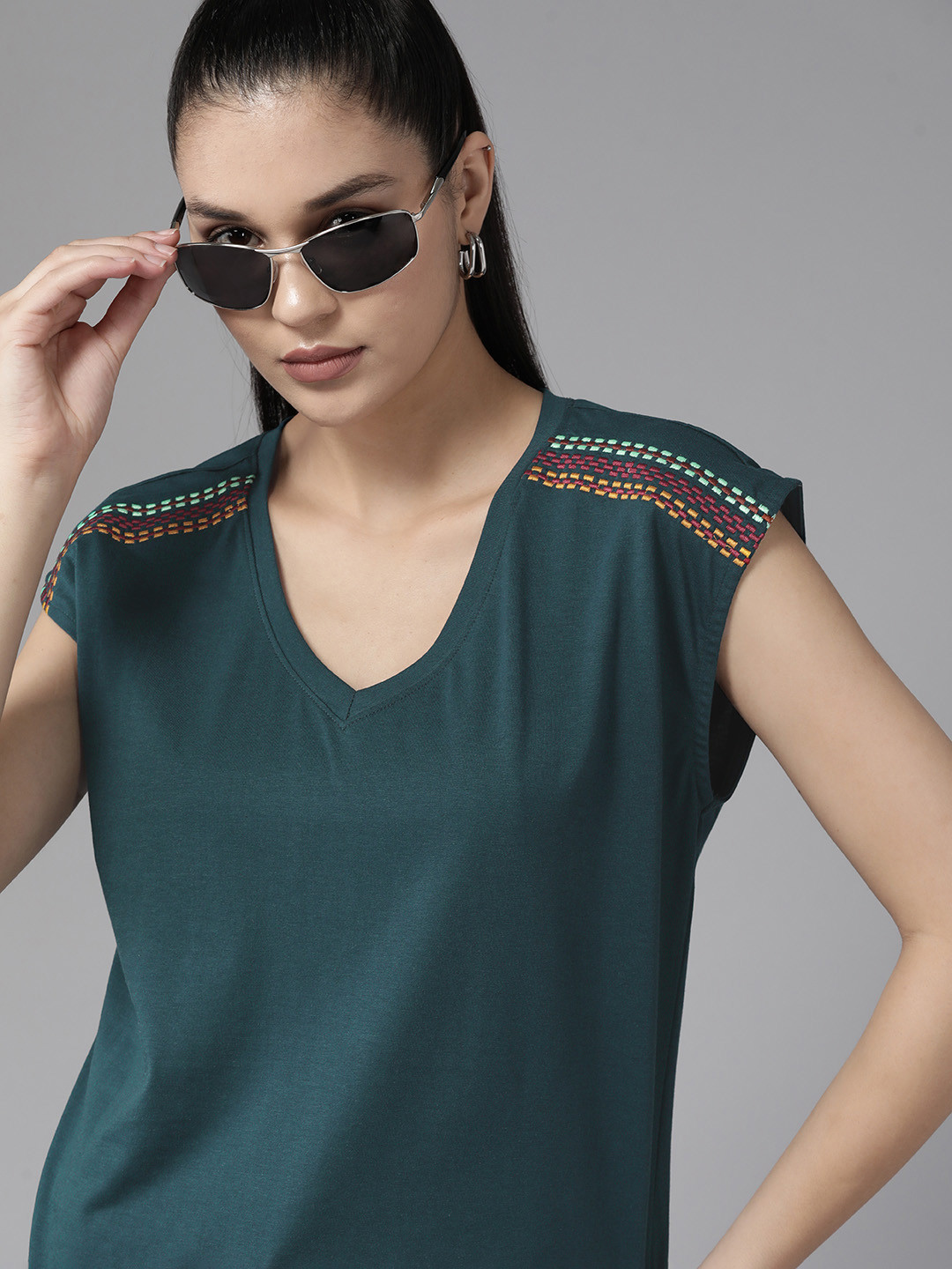 

Roadster V-Neck Extended Sleeves T-shirt, Green