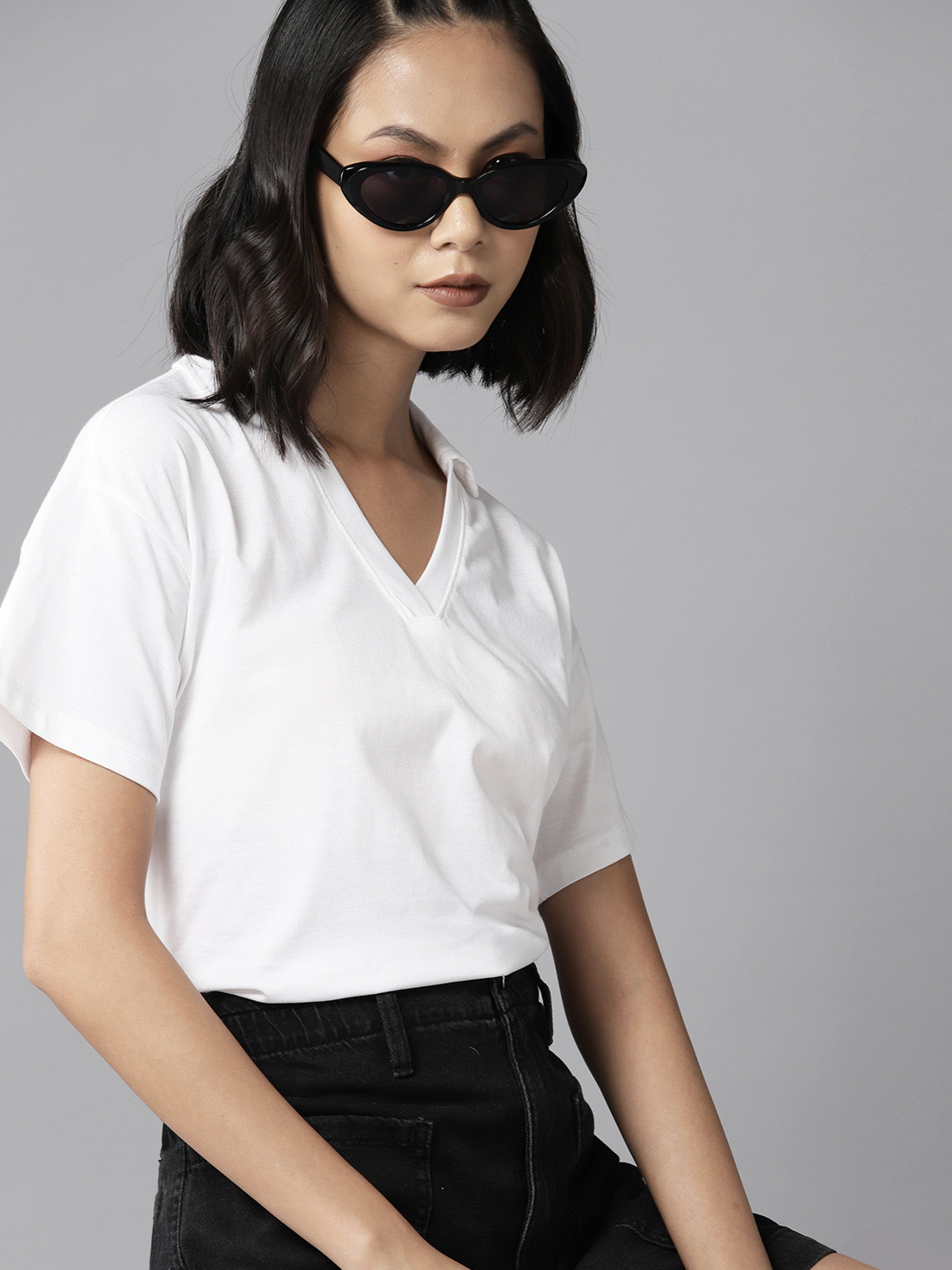 

The Roadster Lifestyle Co. Shirt Collar With Split V-Style Regular Fit T-shirt, White