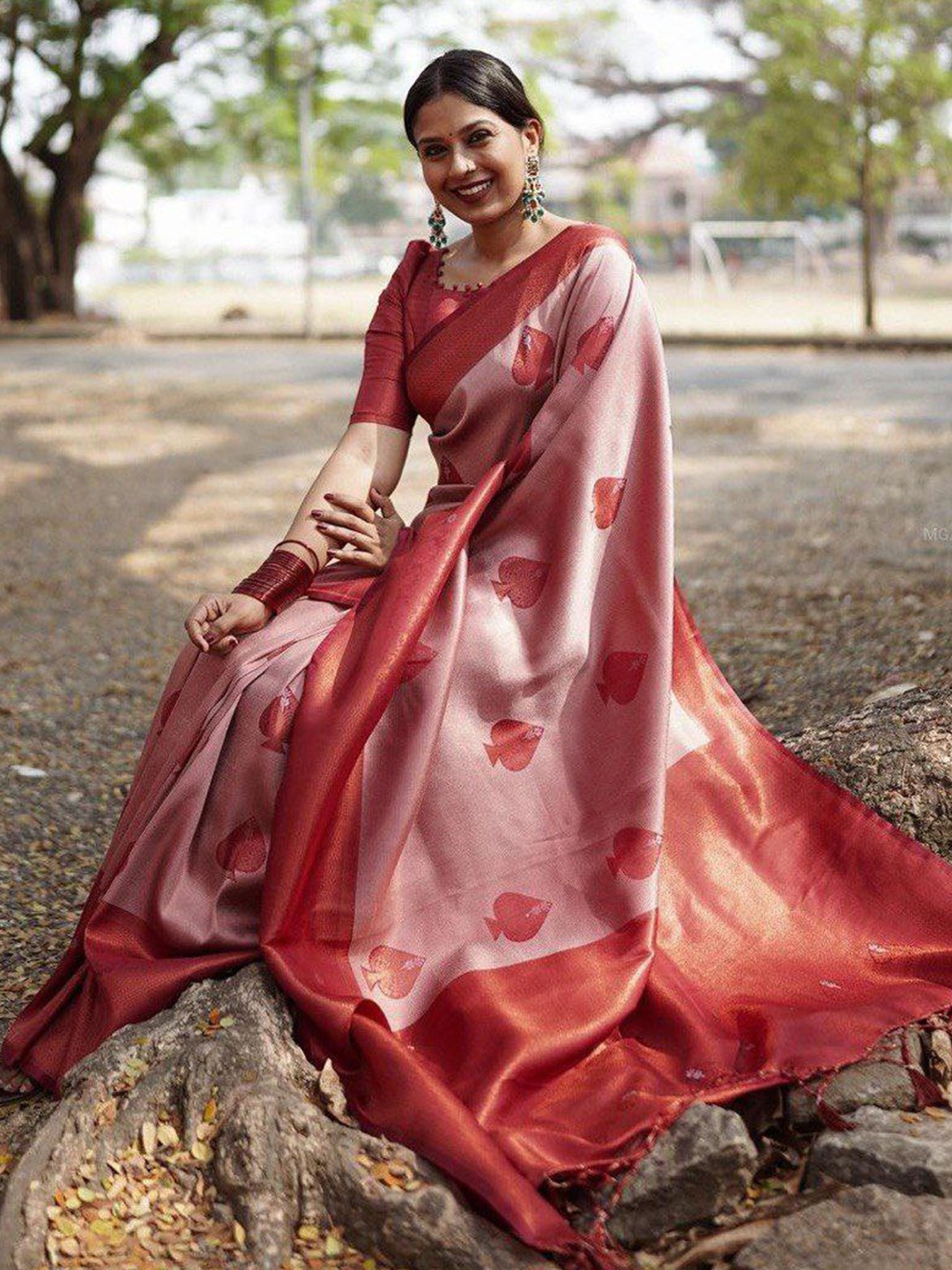 

Wuxi Woven Design Zari Pure Silk Banarasi Saree, Pink