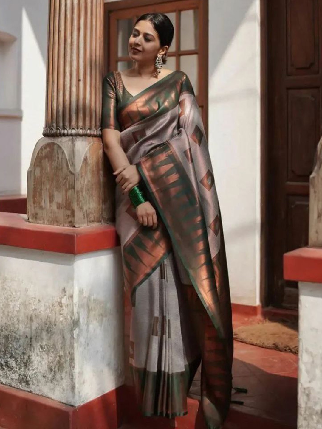 

Wuxi Woven Design Zari Pure Silk Banarasi Saree, Grey