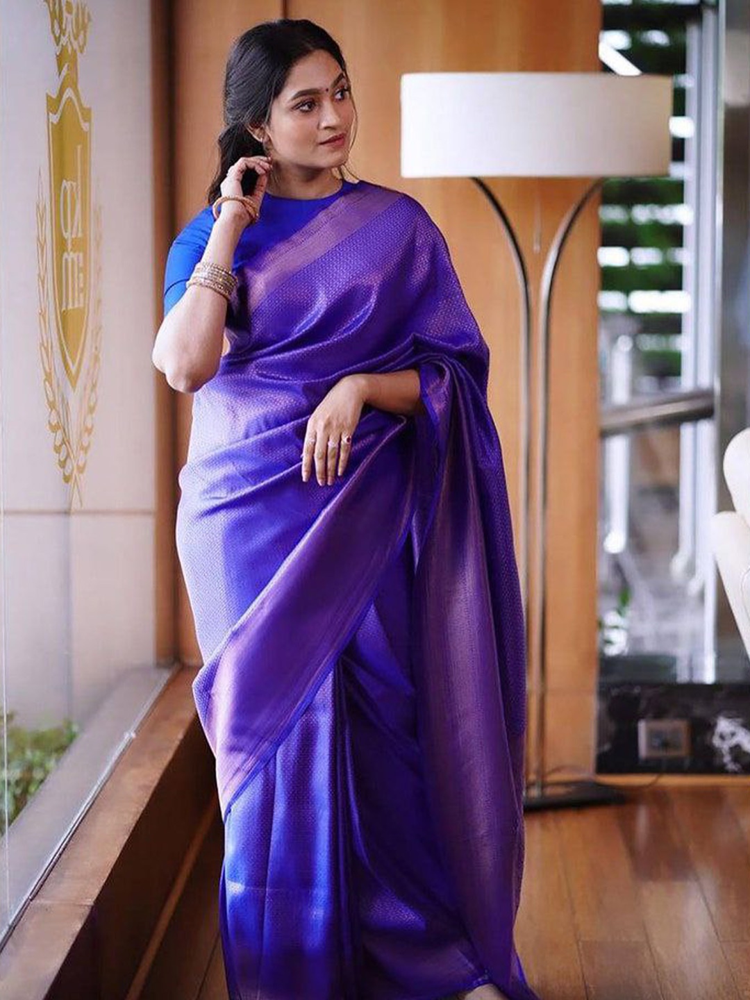 

Wuxi Blue & Gold-Toned Woven Design Zari Pure Silk Banarasi Saree