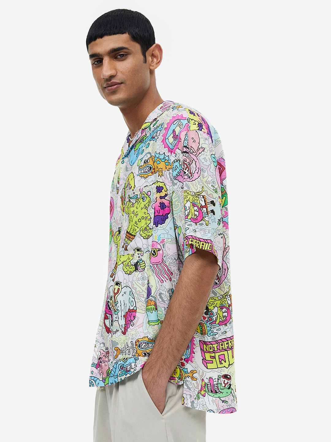 

H&M Men Relaxed Fit Patterned Resort Shirt, White