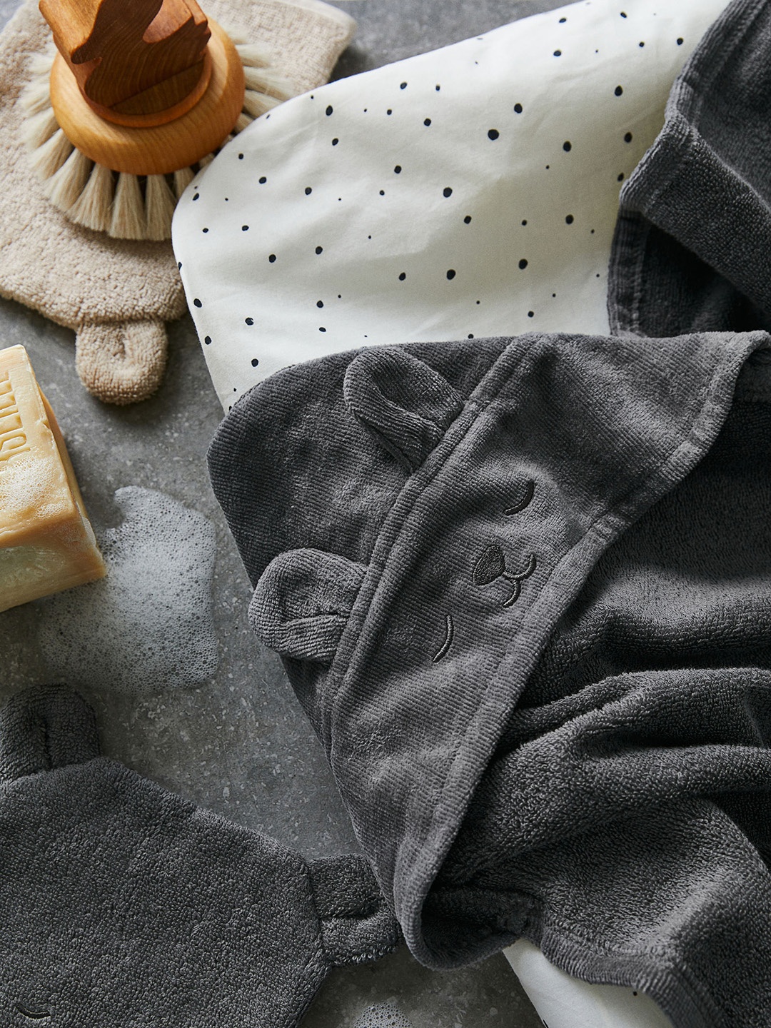

H&M Infants Grey Hooded Bath Towel