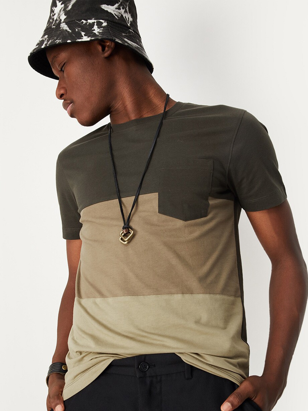 

max Men Colourblocked Round Neck T-shirt, Olive