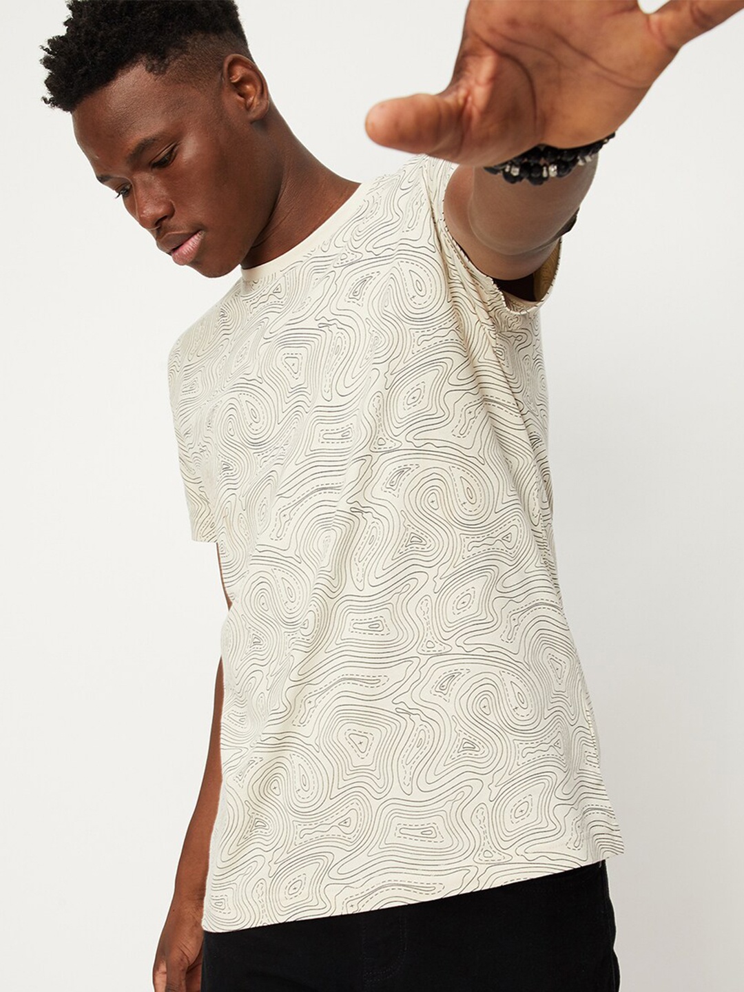 

max Men Abstract Printed Pure Cotton T-shirt, Beige