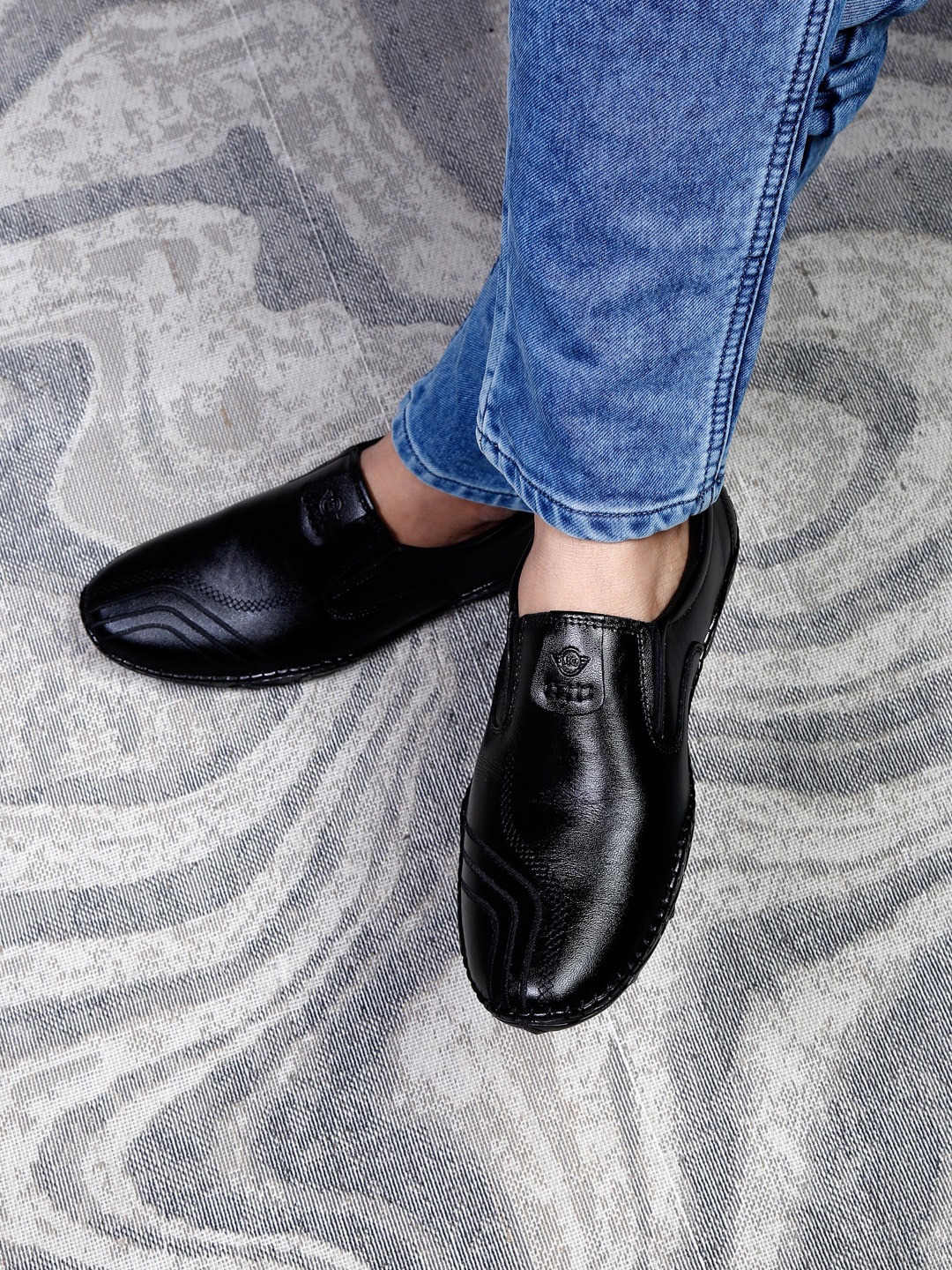 

MUTAQINOTI Men Textured Lightweight Leather Loafers, Black