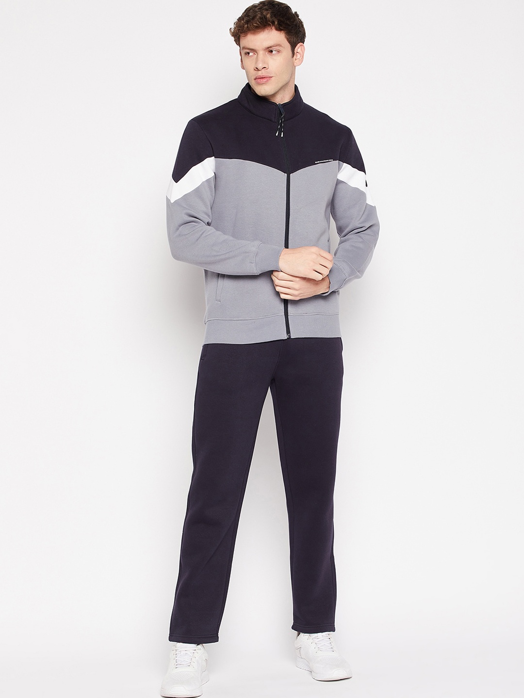 

Okane Men Colourblocked Tracksuit, Blue