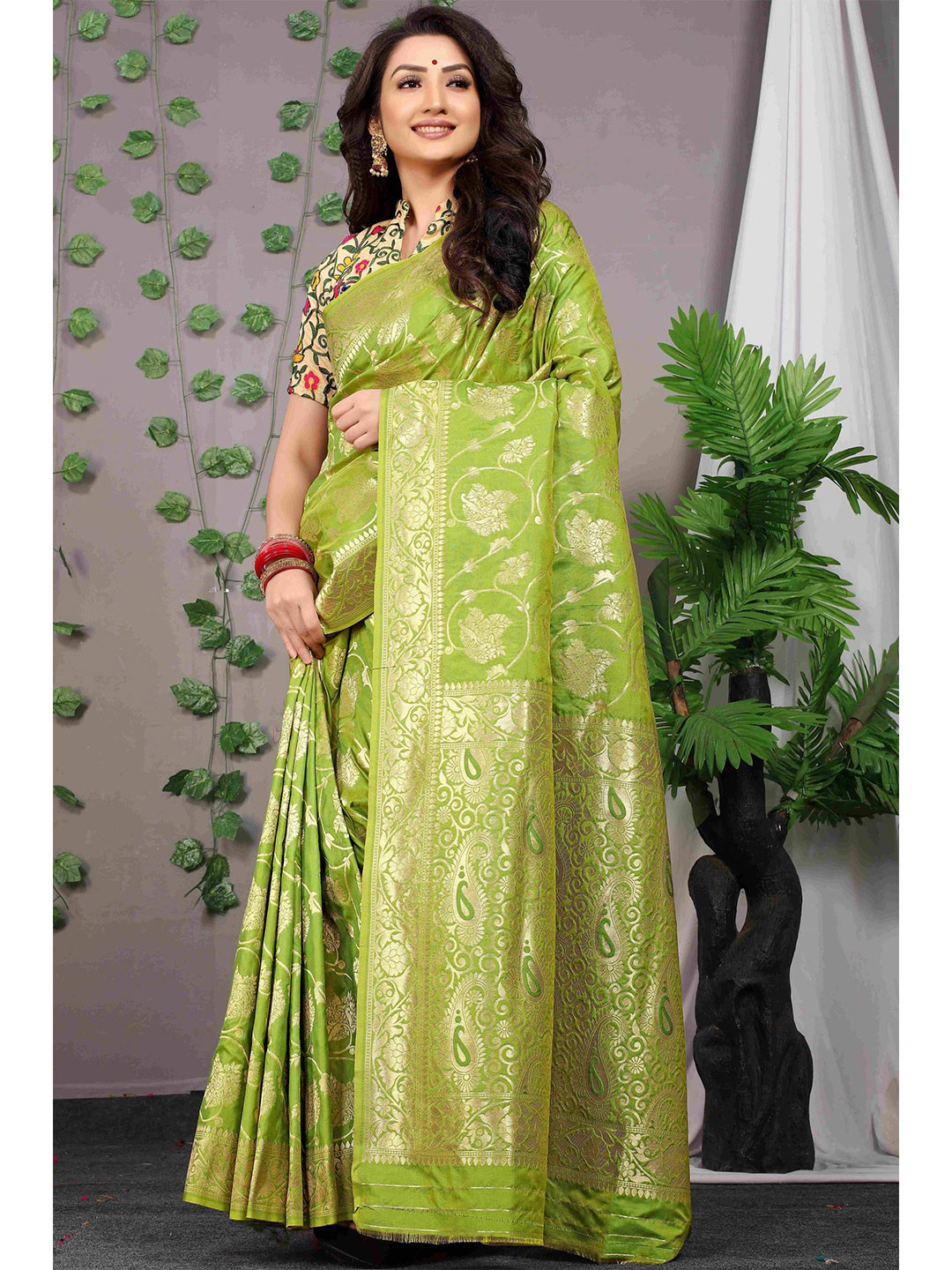 

Anaita Ethnic Motifs Woven Design Zari Pure Silk Banarasi Saree, Green