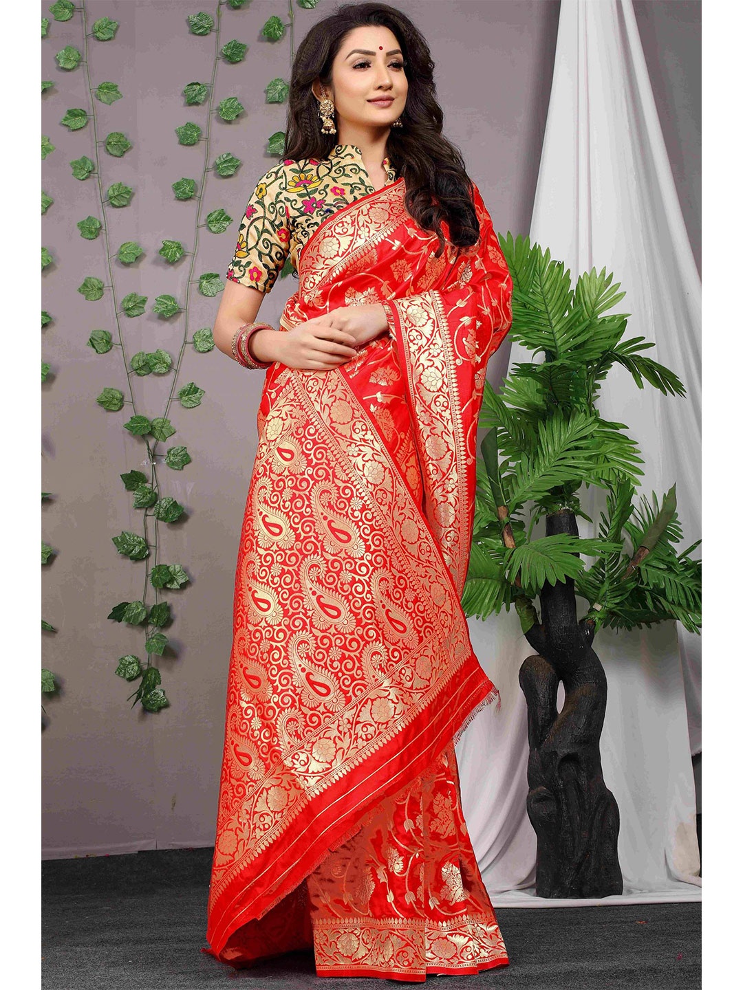 

Anaita Woven Design Zari Pure Silk Banarasi Saree, Red