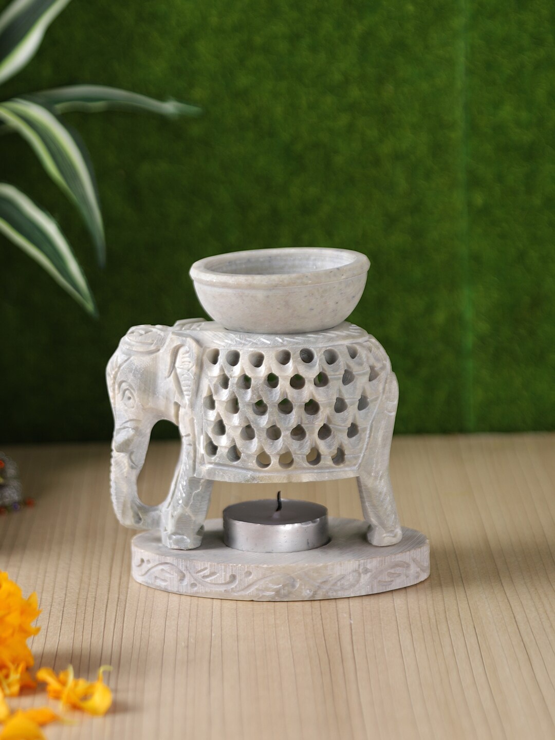 

Aapno Rajasthan Grey Aroma Oil Diffuser With Tea-light Soapstone Holder