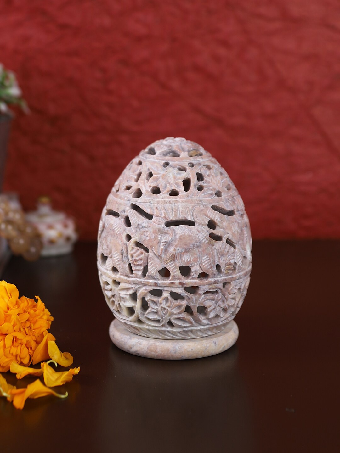 

Aapno Rajasthan White Soapstone Tea Light Candle Holder