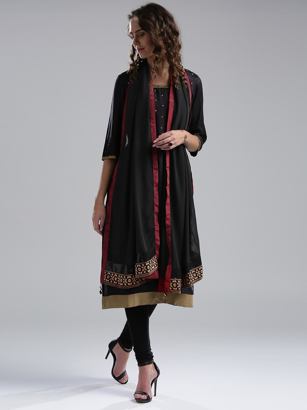 

WISHFUL by W Women Black Solid Sequinned Dupatta