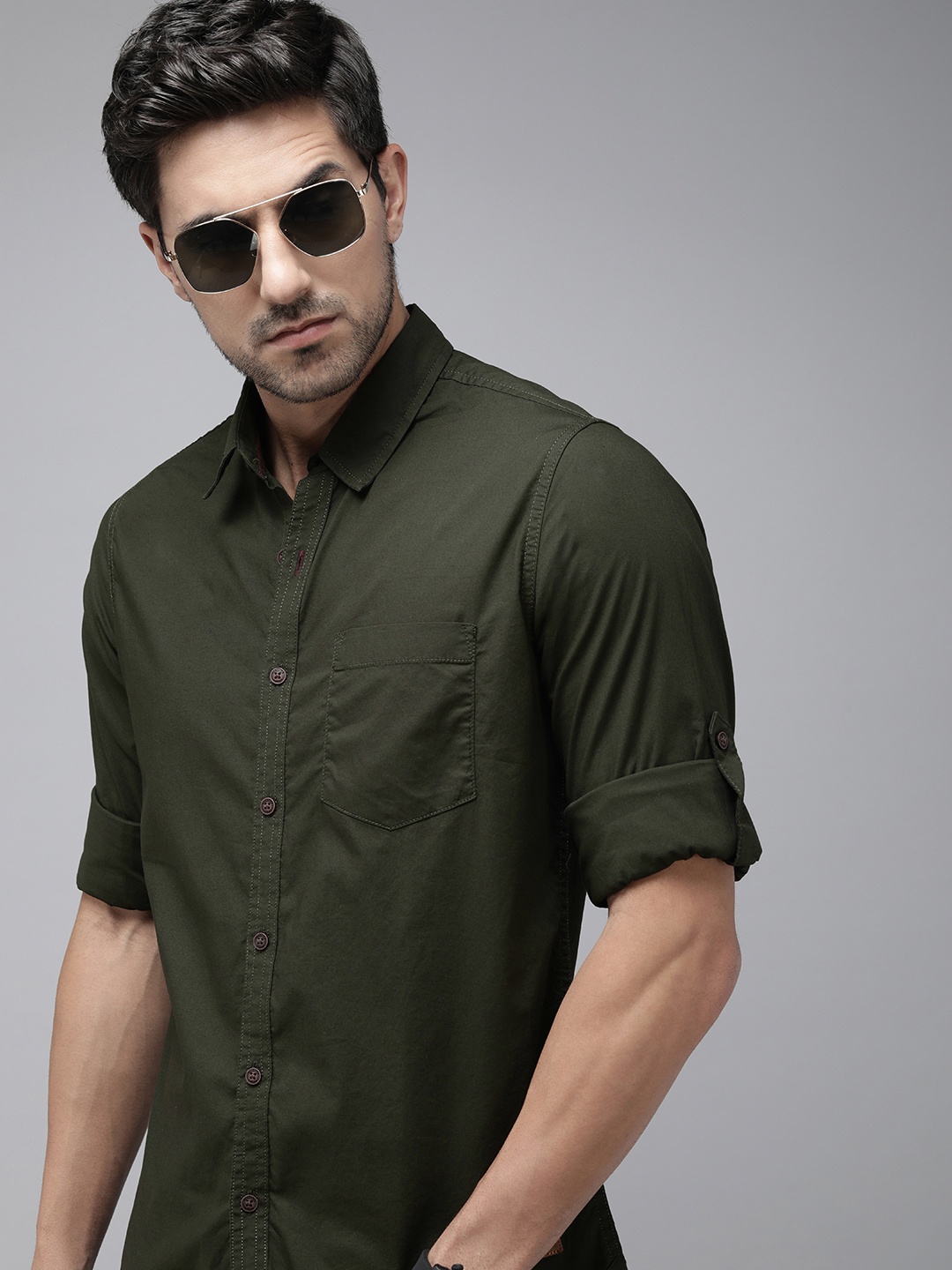 

The Roadster Lifestyle Co. Men Solid Roll Up Sleeves Casual Shirt, Olive