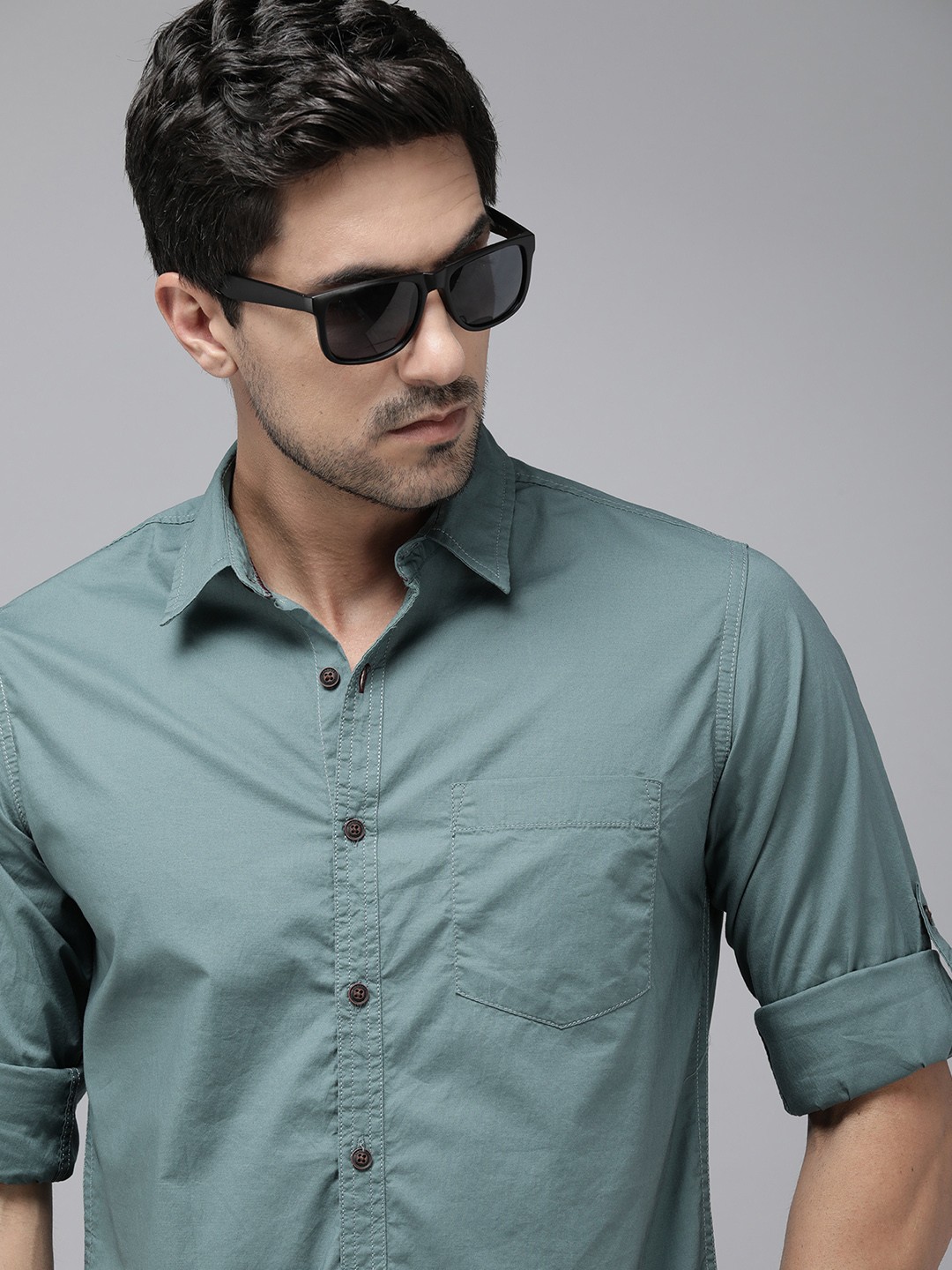 

The Roadster Lifestyle Co. Men Solid Roll Up Sleeves Casual Shirt, Green
