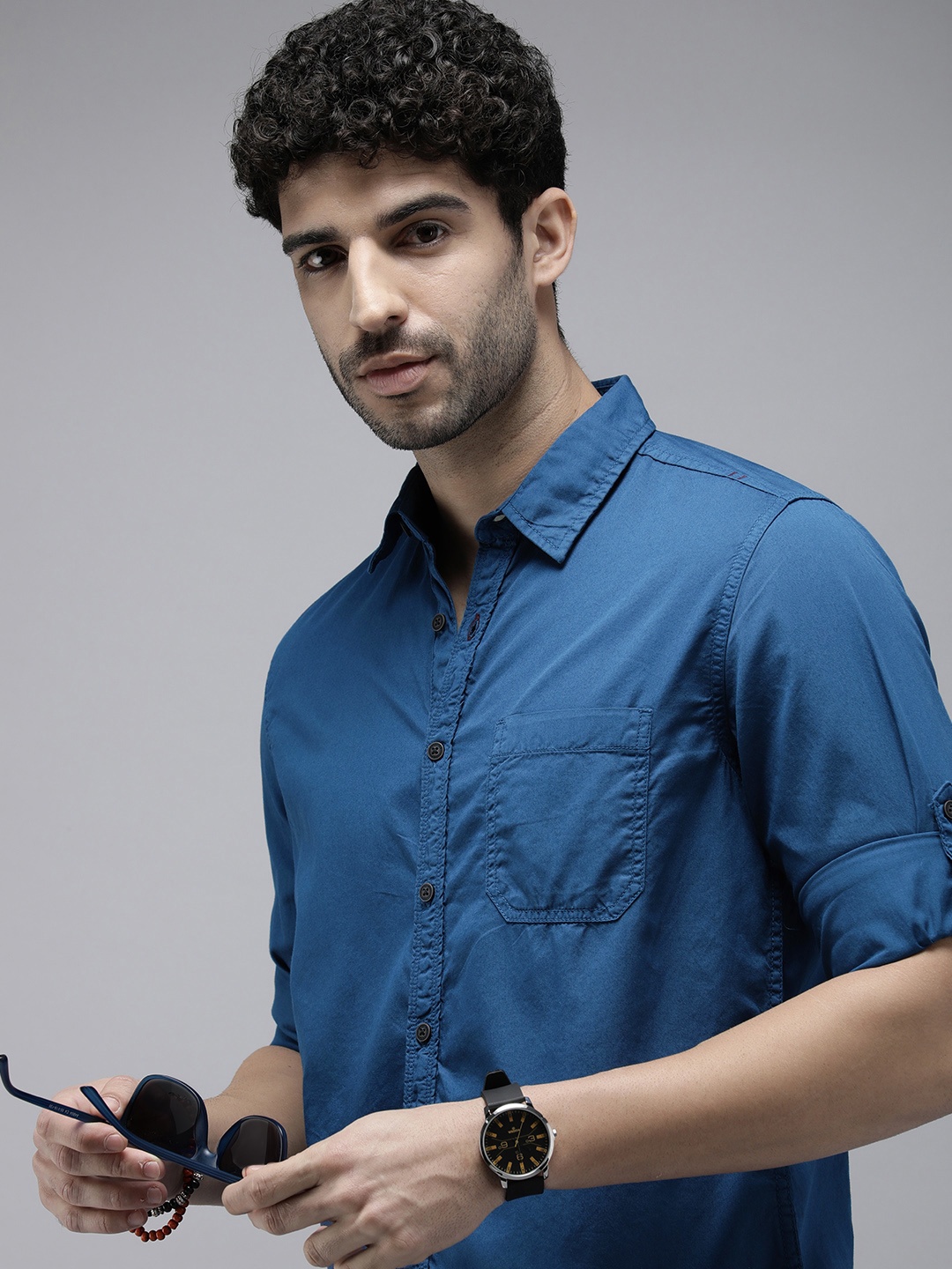 

The Roadster Life Co. Pure Cotton Roll-Up Sleeves Solid Casual Shirt, Blue