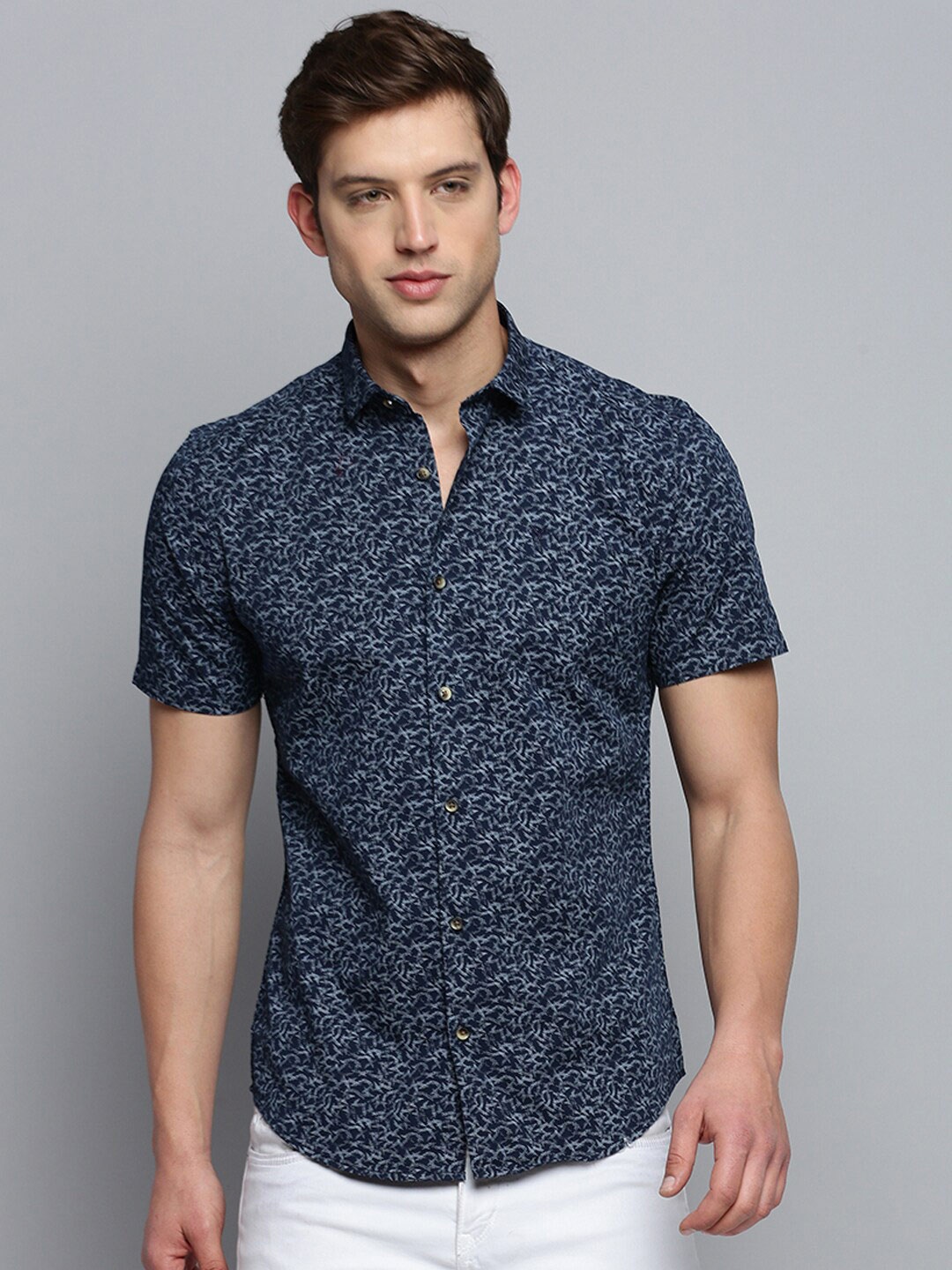 

SHOWOFF Classic Spread Collar Abstract Printed Cotton Casual Shirt, Navy blue