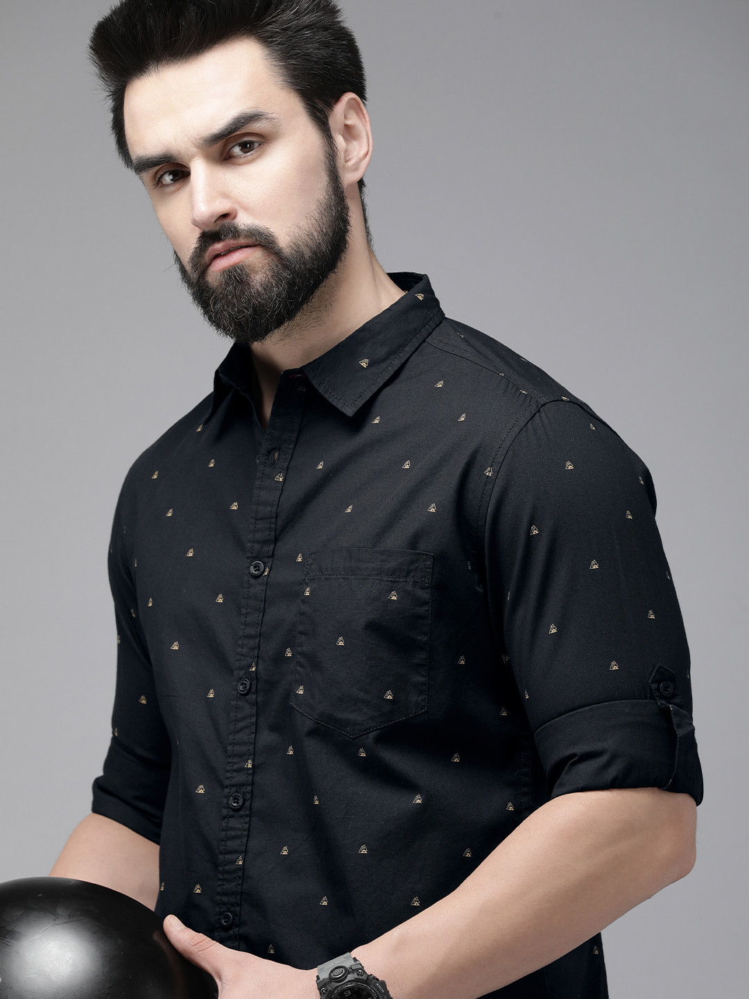 

The Roadster Lifestyle Co. Men Pure Cotton Geometric Printed Casual Shirt, Black