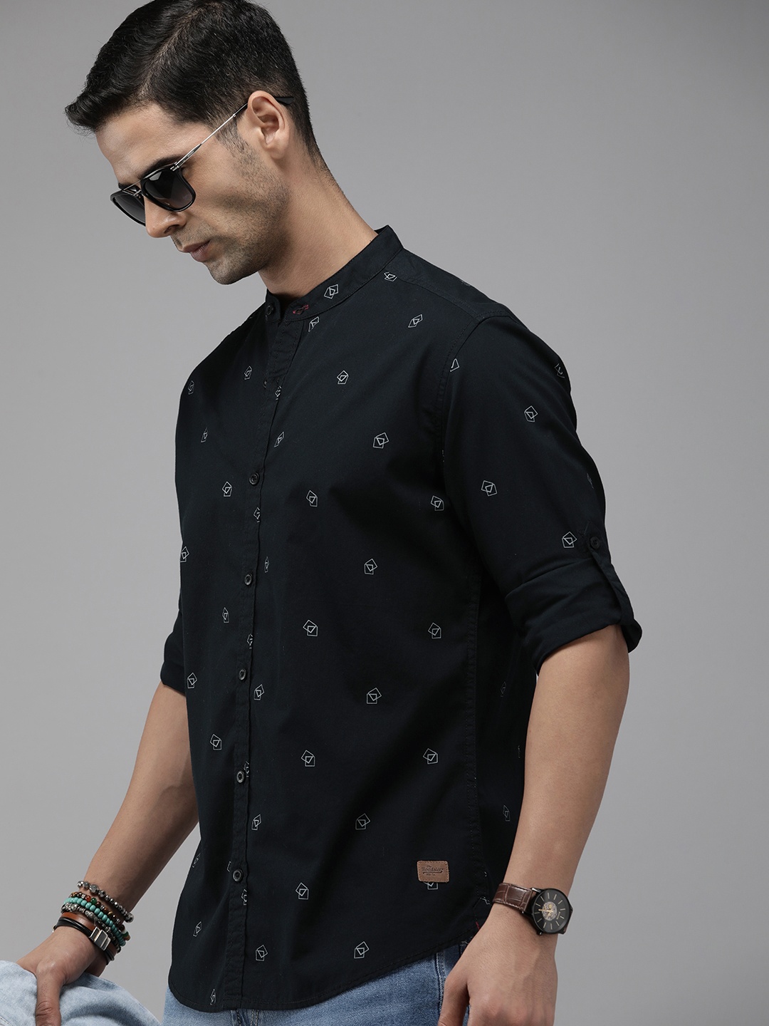 

The Roadster Lifestyle Co. Men Pure Cotton Geometric Printed Casual Shirt, Black
