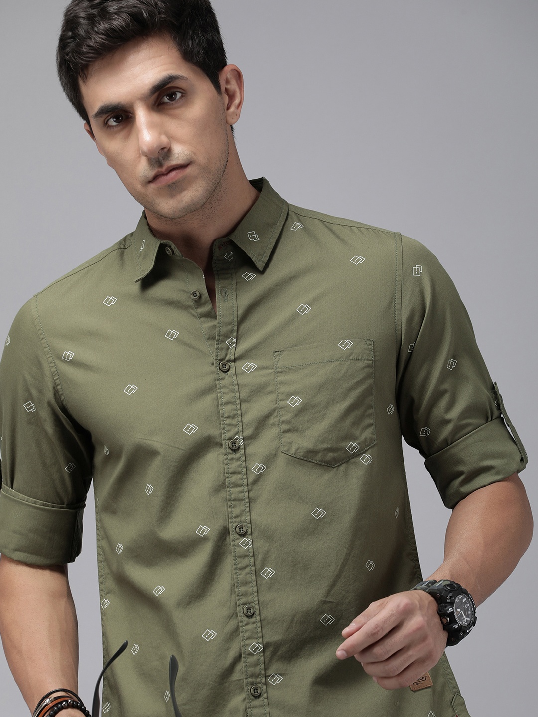 

The Roadster Lifestyle Co. Men Pure Cotton Geometric Printed Casual Shirt, Olive