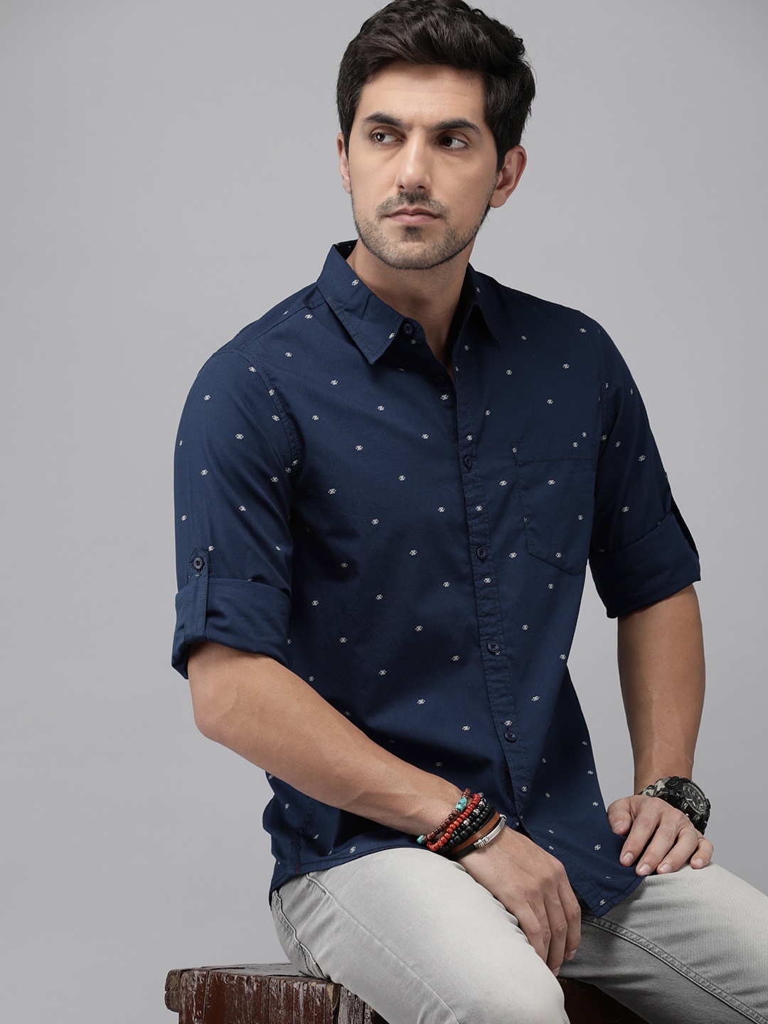 

The Roadster Lifestyle Co. Men Pure Cotton Geometric Printed Casual Shirt, Navy blue