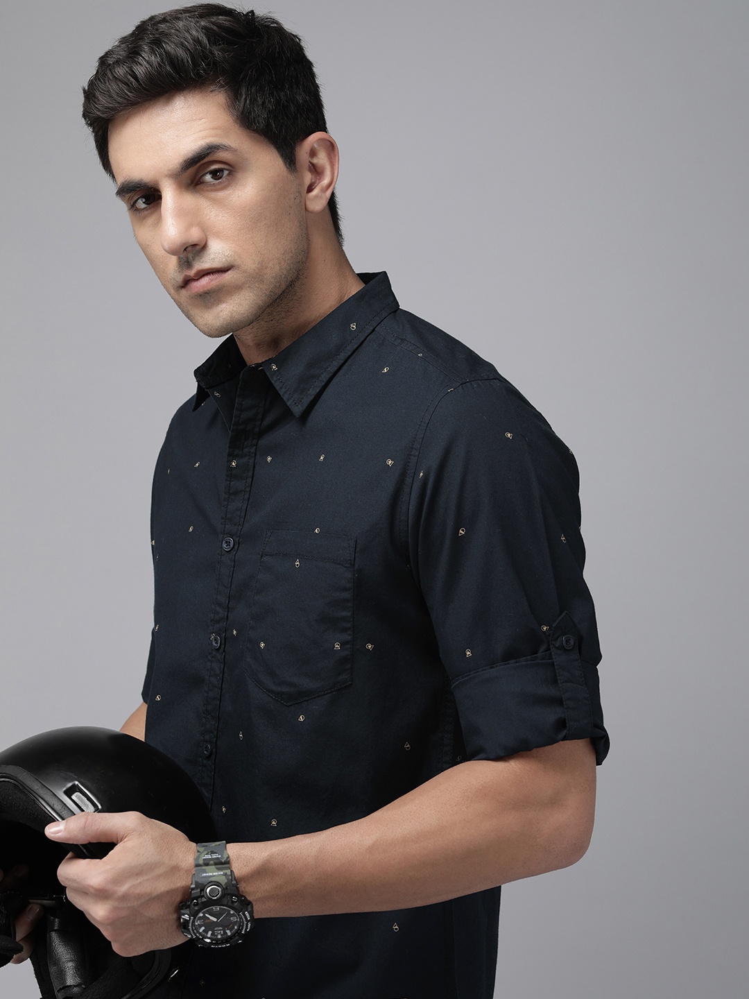 

The Roadster Lifestyle Co. Men Pure Cotton Geometric Printed Casual Shirt, Navy blue